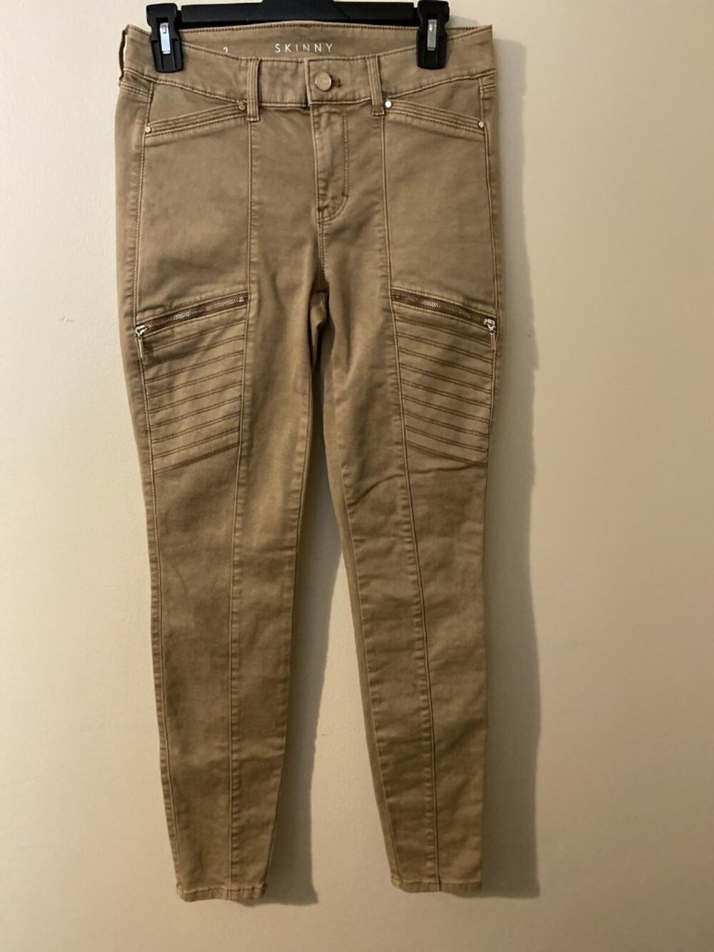 New NWT White House Black Market MR Amelia Skinny Moto Jeans Size 2R